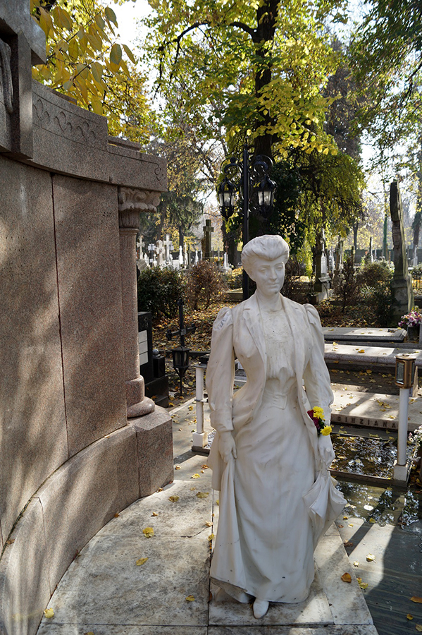 efekt-kontrastu-bukareszt-pomnik-cmentarz